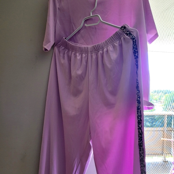 Plus Size Contrast Cheetah Tee and Sweatpant - Picture 6 of 7